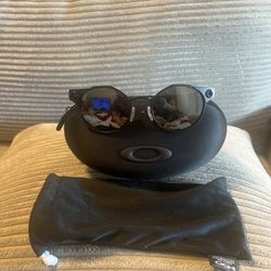 OAKLEY DEADBOLT SATIN BLACK WITH PRIZM BLACK POLARIZED SUNGLASSES OO6046-03