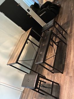 Table / barstool table with chairs