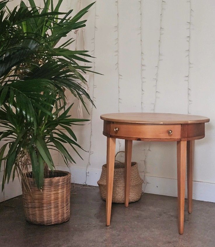Brandt Furniture& Character Table – Vintage Design, Elegance