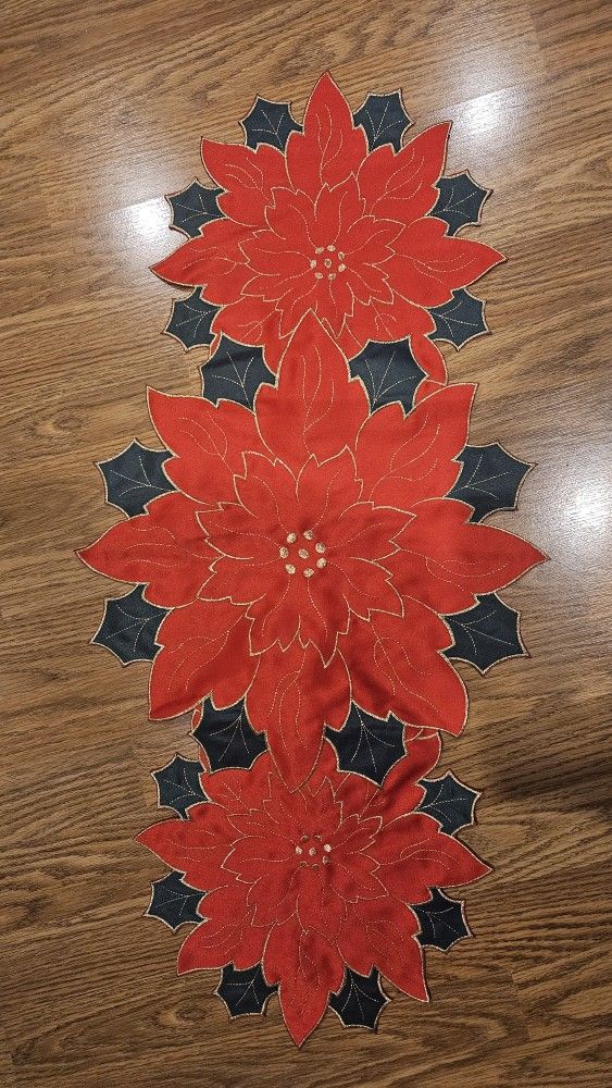 Poinsettia Table Decor/Runner