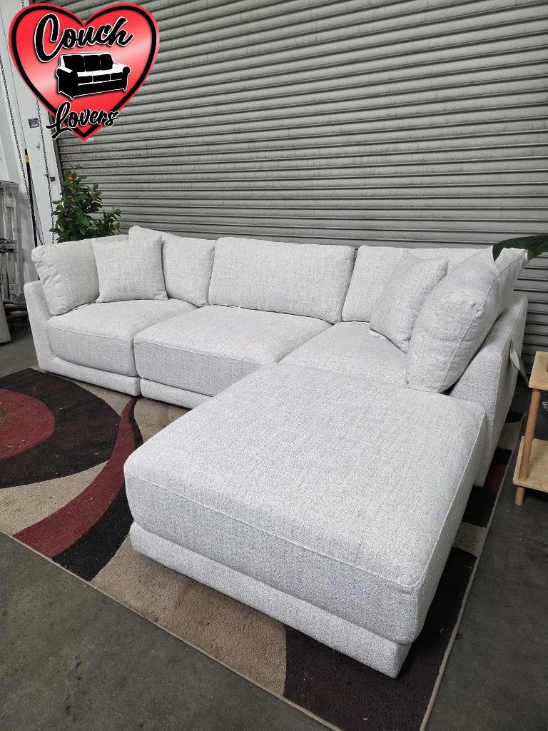 4 Piece Sectional Couch- Free Delivery‼️