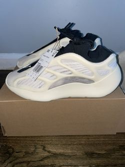 Yeezy 700 V3 Azeal sz. 8.5 Brand New!