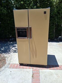 Vintage GE fridge