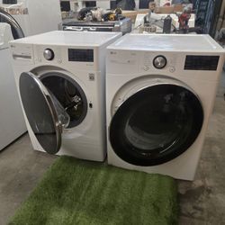 Washer And Dryer  Lg In Great Condition 