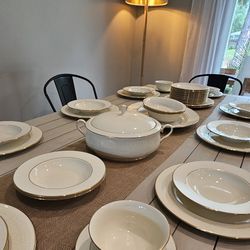 Complete Lenox Courtyard Gold Edition Dinnerware Set 10 Pers