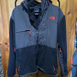 Men’s North Face zip up fleece jacket.

