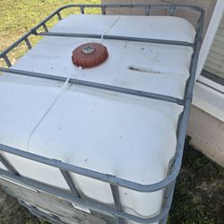 275 Gallon Water Tank 