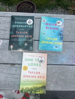 Taylor Jenkins Reid Paperback Books
