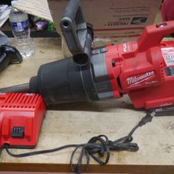 Milwaukee 2869-20 M18 FUEL Brushless Cordless 1" D-Handle Impact Wrench. used. tested. in a good working order. 