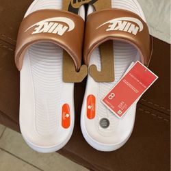 NWT Women’s Nike Slides, Size 8