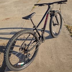 Specialized Pitch 27.5 Size Small Black Mountain Bike Bicycle (For heights 5'-2" to 5'-5")