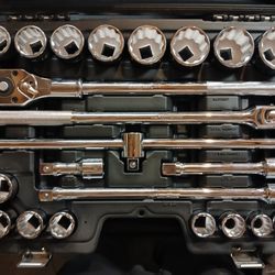 Channellock 3/4-inch drive 12-point shallow socket and ratchet set includes 23 pieces
