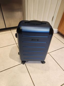 Solgaard Hard Shell Carry-On Luggage Navy Blue