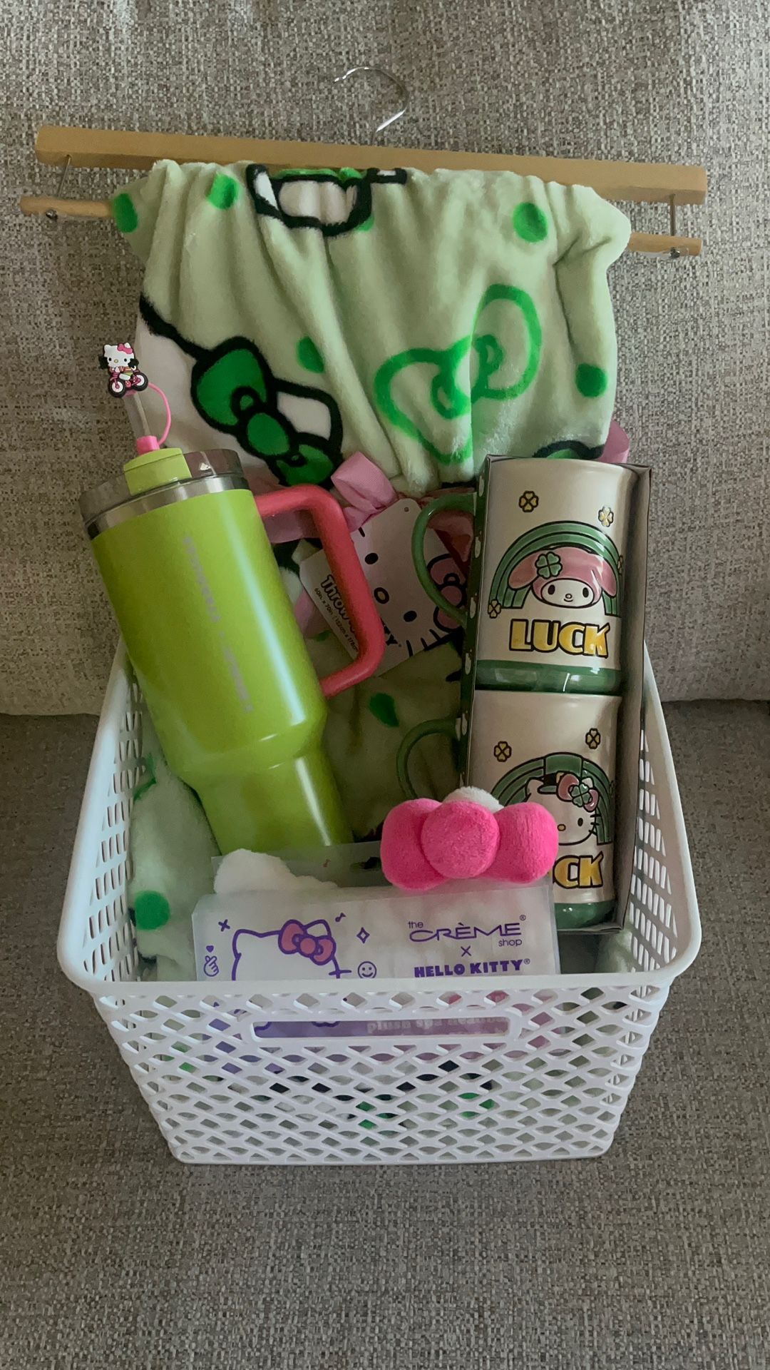Hello kitty basket 