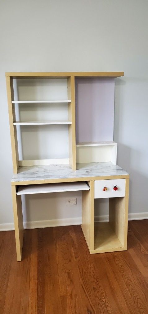 Kids desk + chair