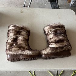 Women’s Fur Boot Size 7 Collin Stuart