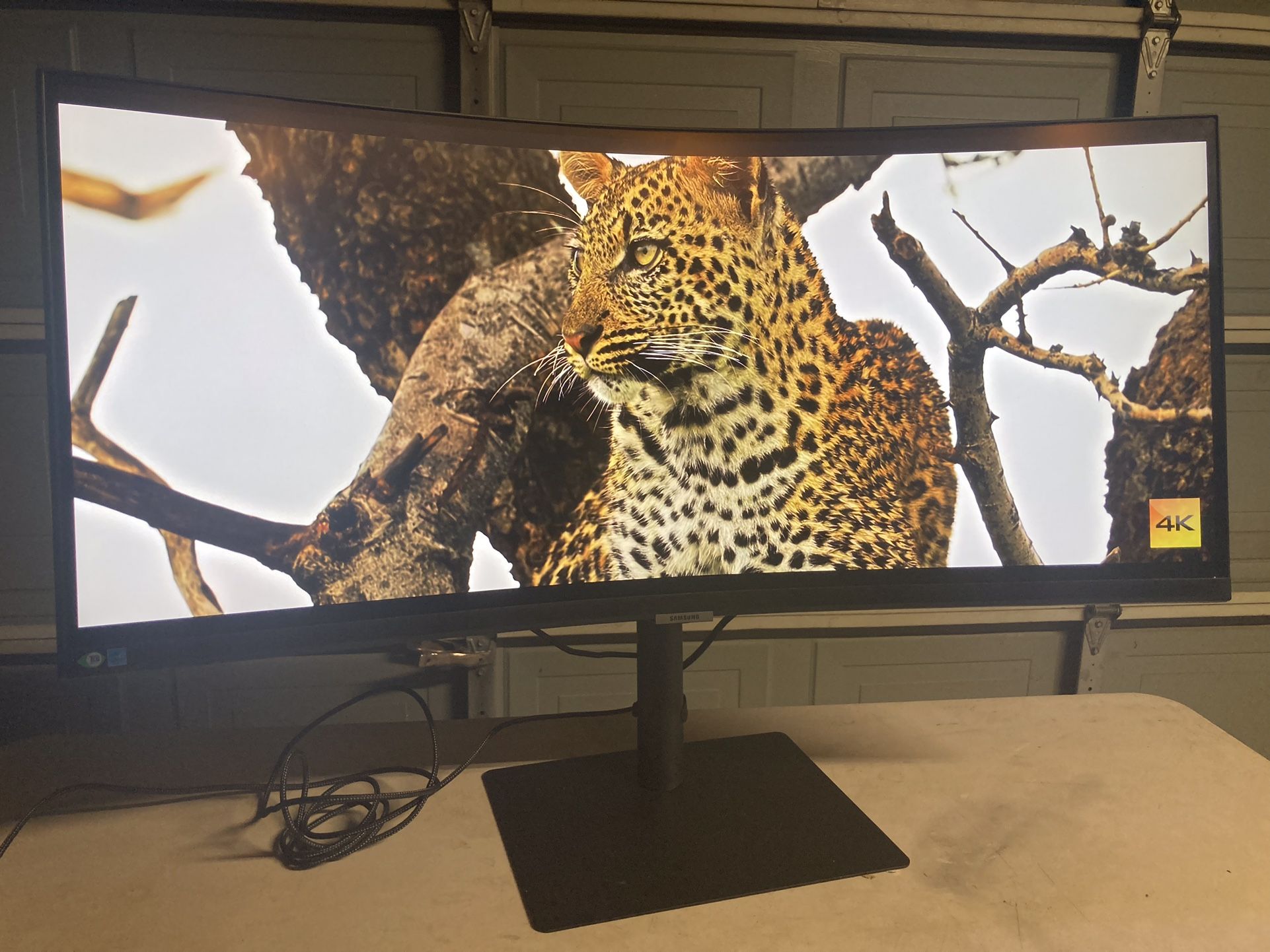 Samsung 34” ViewFinity s65vc curved WQHD Monitor - w/built Speakers & Camera - DESIGNED for Gaming & Graphic Design - Patio Pickup in Diamond Bar