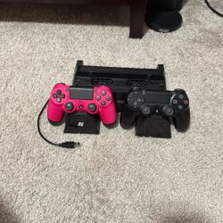 PS4 Wireless controllers + dock