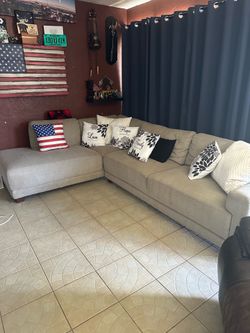Gray Sectional Sofa – Great Condition