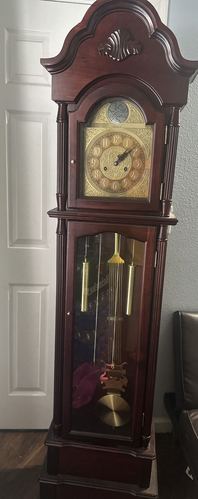 Grandfather Clock, Tik Tak Sound Is So Good, Good Timing , I Be Person Can Lift/ Bring It. Comes With The Key 