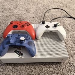 Xbox One S 1Tb With Three Controllers 