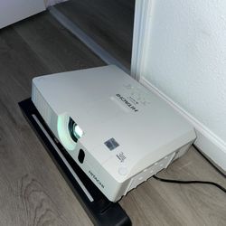 Hitachi CP-WX4021N Theater Projector