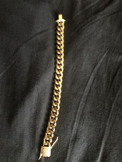 14k bracelet 9” stainless steel won’t tarnish or fade guaranteed