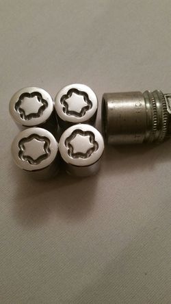 Mcguard locking lug set