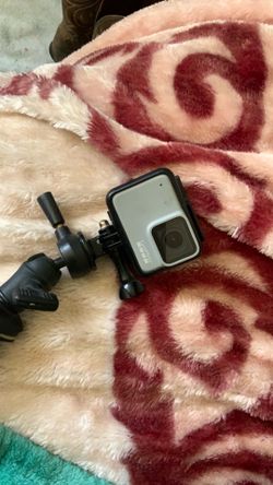 Go Pro Series 7 White with tri stand