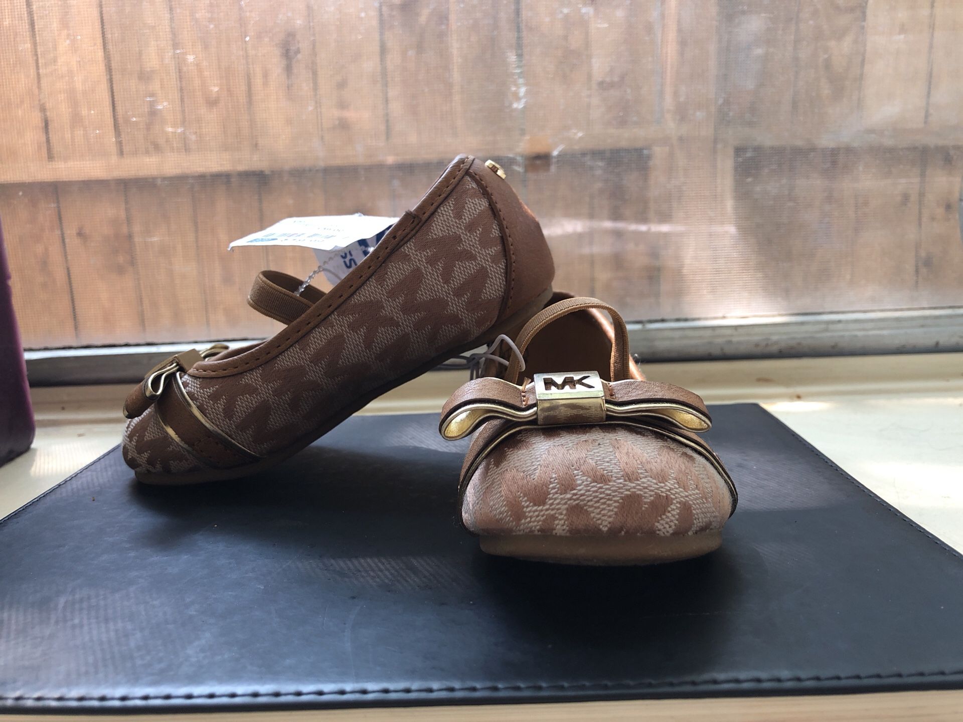 Size 7 Michael Kors flats