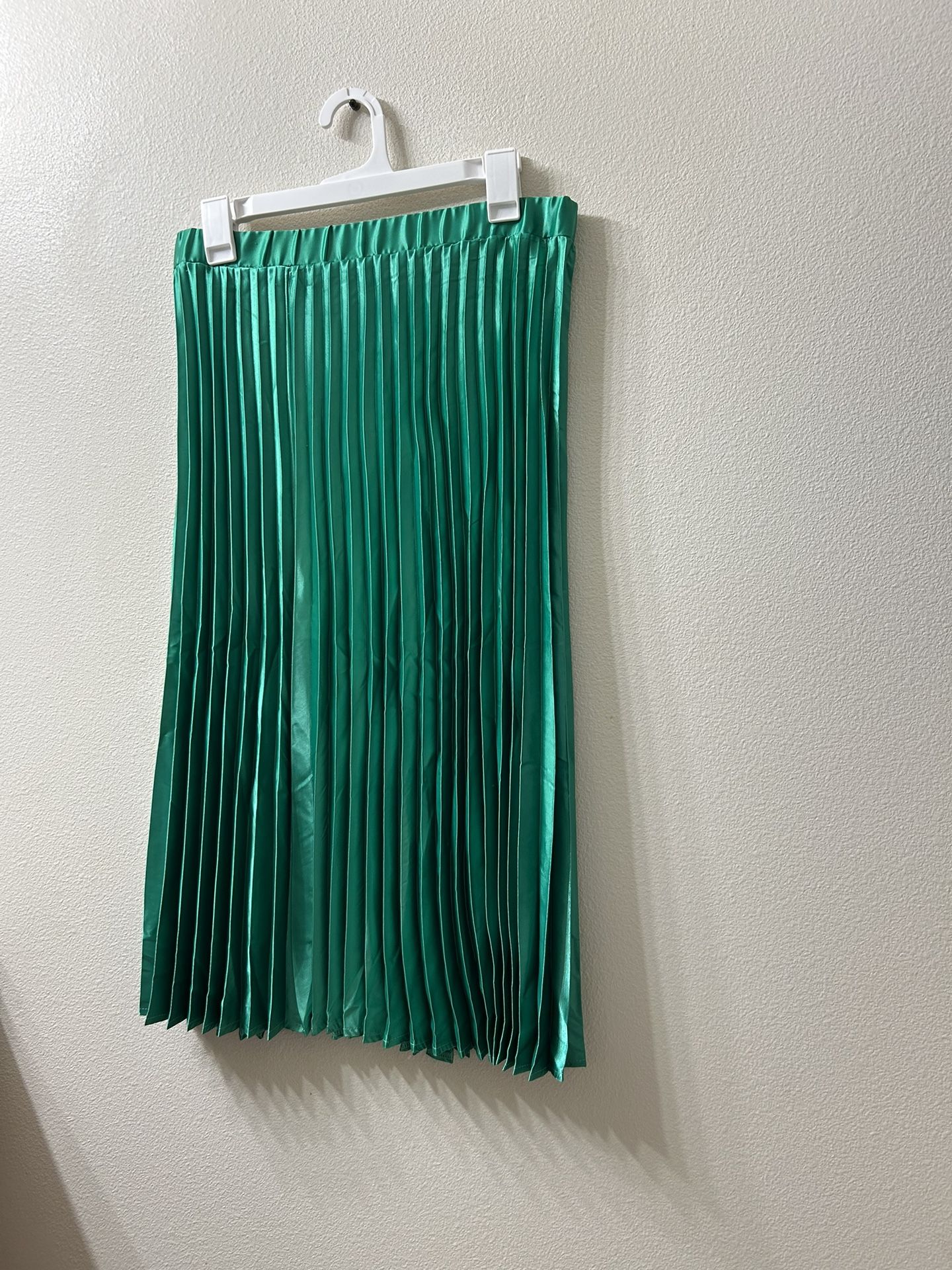Large Haute Monde Green Skirt Shinny Midi Skirt