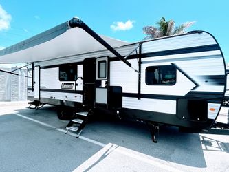 2025 Keystone Coleman Lantern 28BHS Travel Trailer – Like New – Loaded – Sleeps 10 – $33,900 OBO