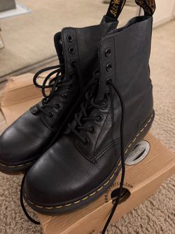 Dr. Martens Black Pascal