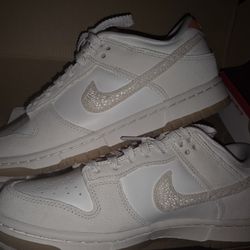 NEW Nike