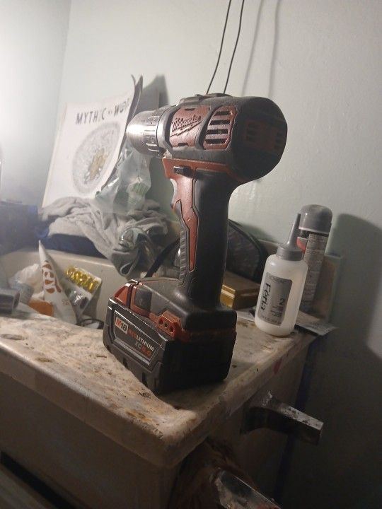 Milwaukee  m18  1/2 " drill  driver with battery