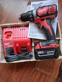M18 milwaukee drill Drive And battery 4.0ah And Charger New