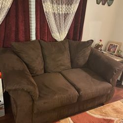 Loveseat  In good Condition No Smoke No Pets 