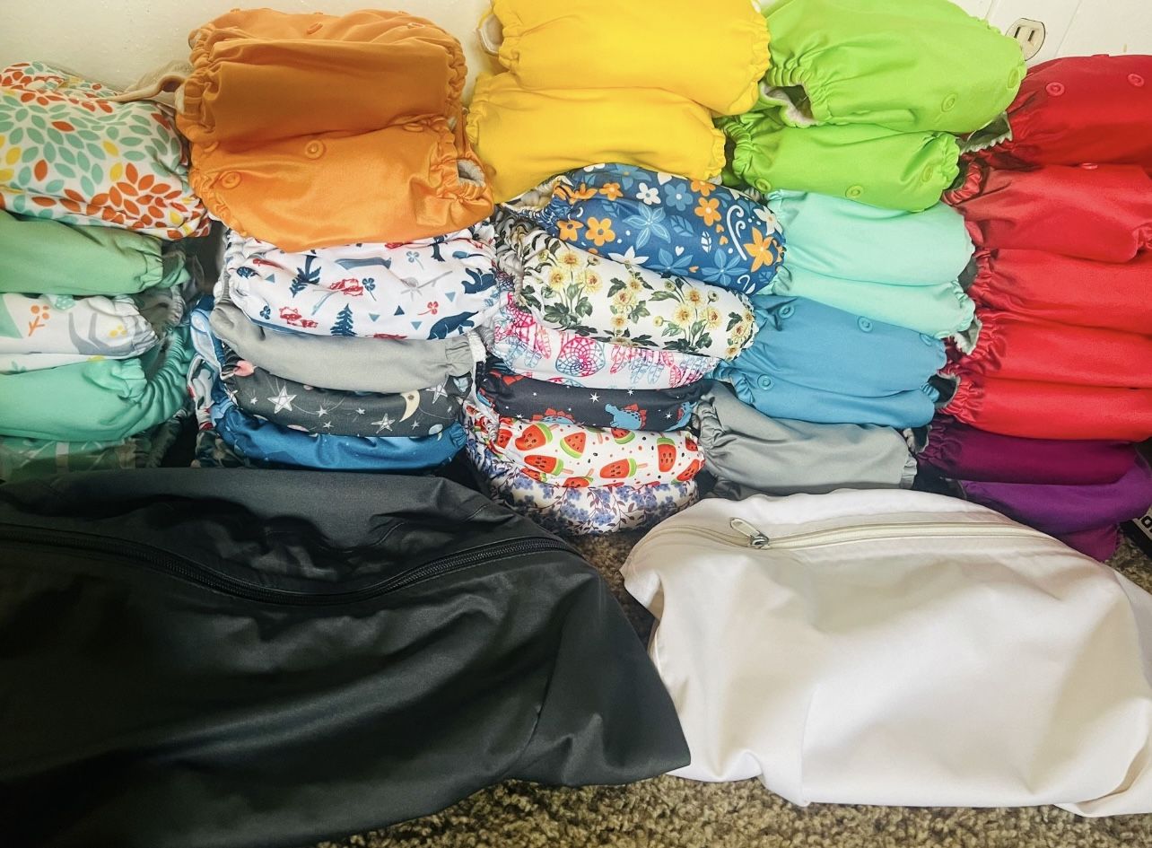 Cloth Diapers 32 And 2 Wet Bags