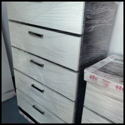 NEW 5 DRAWER CHEST  😊 ASSEMBLED