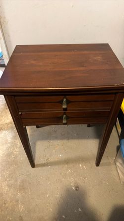 Heirloom sewing machine normal use good condition no use for it anymore Heirloom sewing machine normal use good condition no use for it anymore