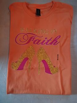 Gildan heavy cotton orange  T-shirt with letters sz med