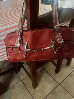 Woman’s medium size leather handbag