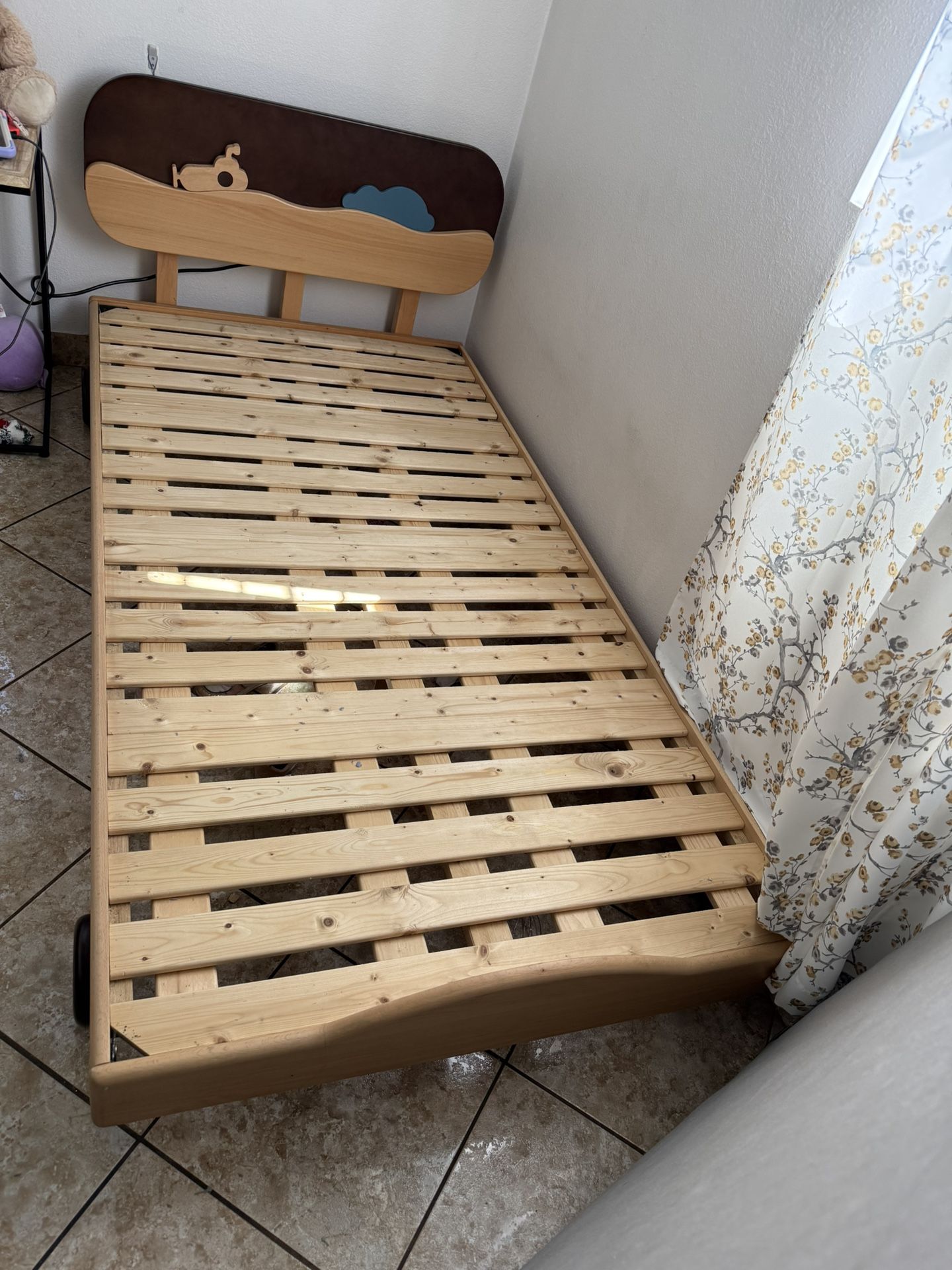 BASE DE CAMA TWIN, MUEBLE Y ESPEJO