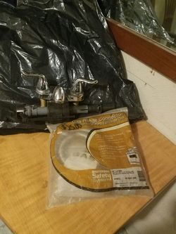 Hook wrench for gas, water tank and faucet for sink