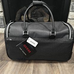 GUESS KINNEY TRAVEL DUFFLE ROLLING WHEEL BAG COAL BLACK LOGO TRAVEL LUGGAGE NEW