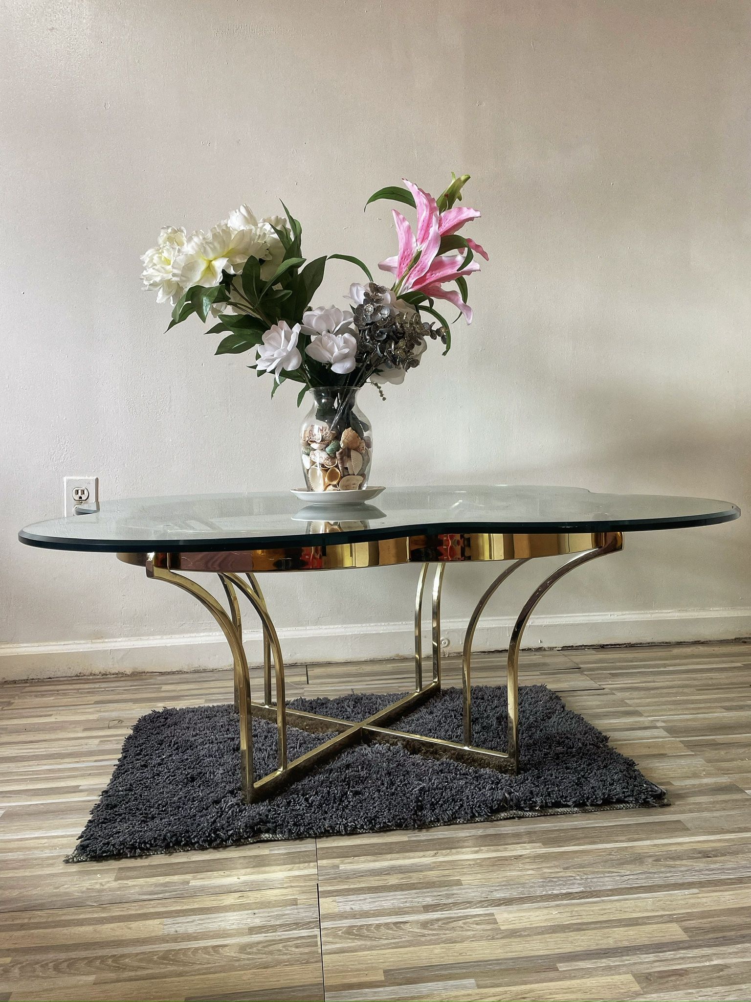 1980s Hollywood Regency Clover Glass Coffee Table – Thick Glass, Gold Base