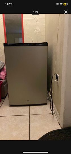 Like new mini fridge