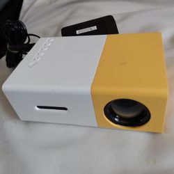 MINI STYLISH HOME THEATER PORTABLE LED PROJECTOR HIGH DEFINITION
