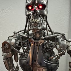 Sideshow Premium Format Terminator Endoskeleton T-800 1/4 Scale Statue