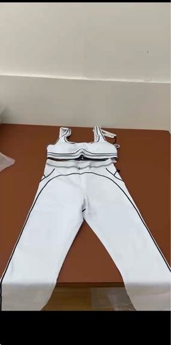 Alo white two piece set bra and leggings